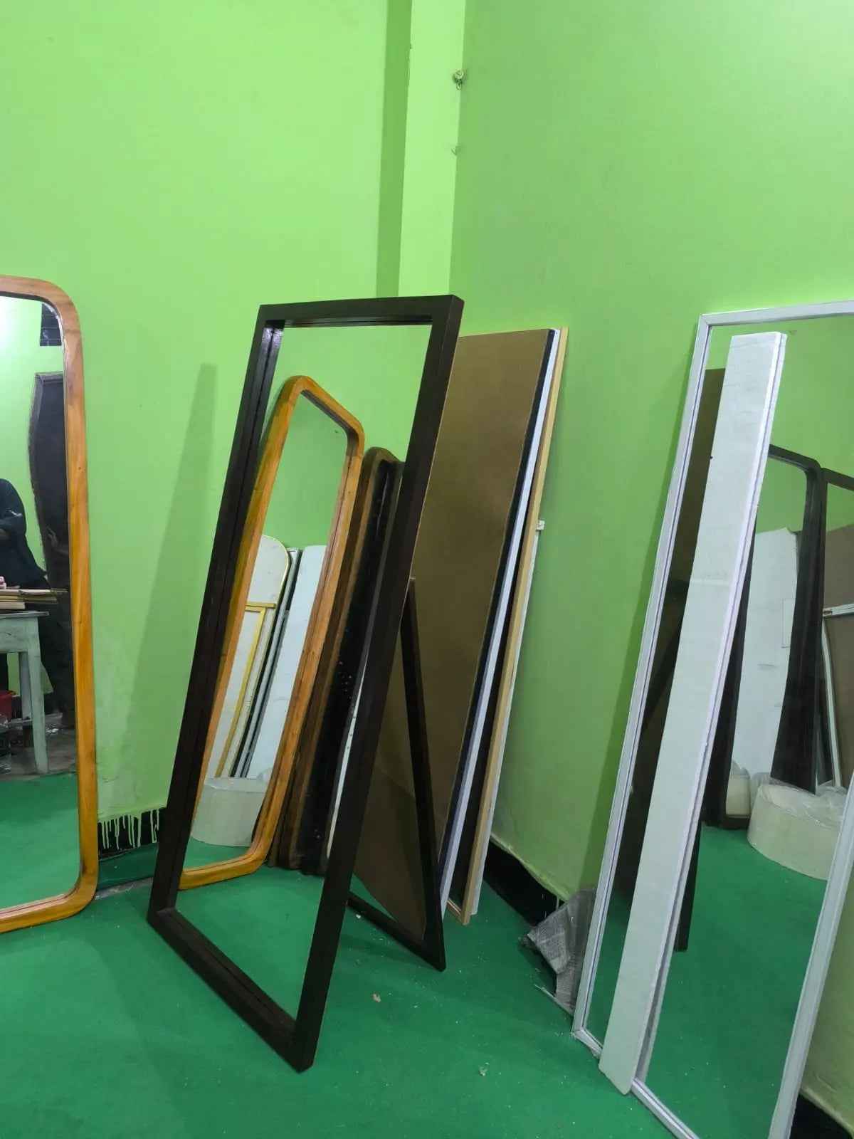 Stand Mirror - Elegant Mahogany Frame with Mahogany Stand & Nasir Belgium Glass